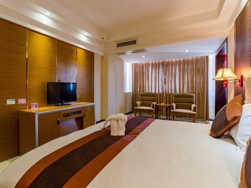 Golden Phoenix Hotel จิ่งหง ภายนอก รูปภาพ