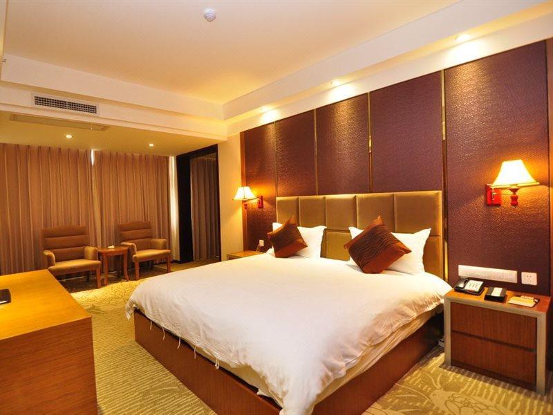 Golden Phoenix Hotel จิ่งหง ภายนอก รูปภาพ